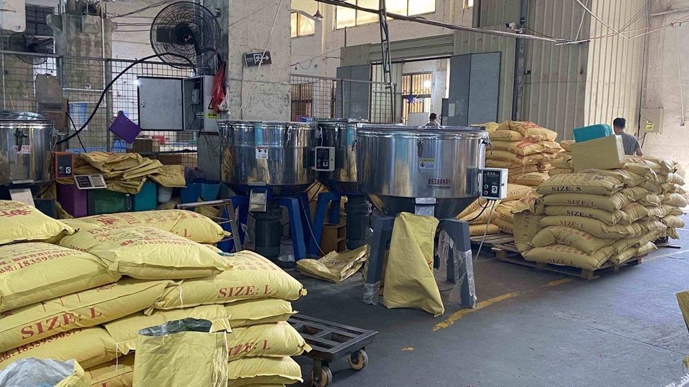 Why Jinjiang is the Global Capital for Premium EVA Injection Manufacturing | JoyMould 2 JoyMould Master Technicians Formulating Raw EVA Granule Compounds