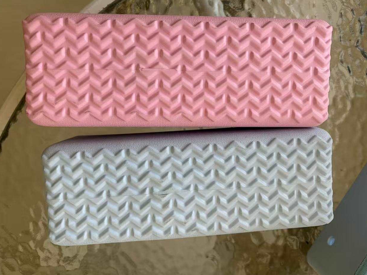 261012 EVA Pouch 04