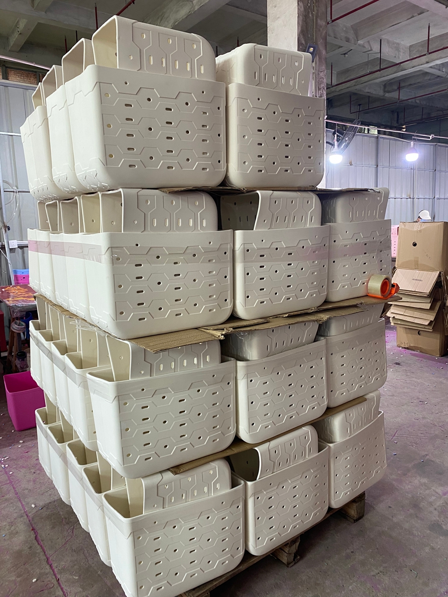 Packaging and Freight Optimization for High-Volume EVA Bag Shipments 1 Nested EVA tote bag packaging demonstration inside heavy-duty export carton